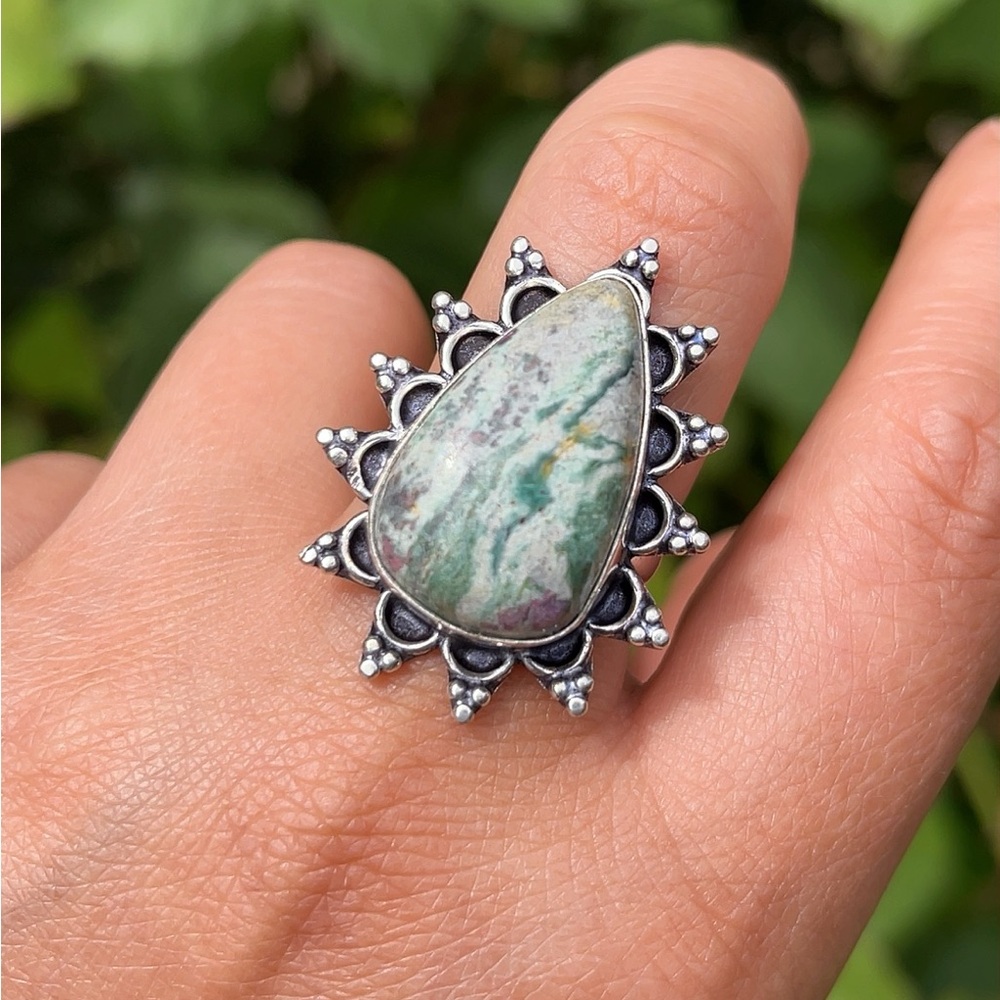 Size 7.25 925 silver plated fushcite ring‎